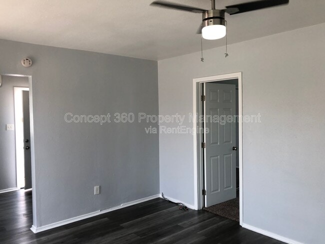 Building Photo - 1910 E 59th St