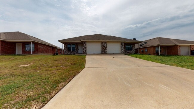 Building Photo - HUGE PRICE IMPROVEMENT NOW ONLY $1,295!!!