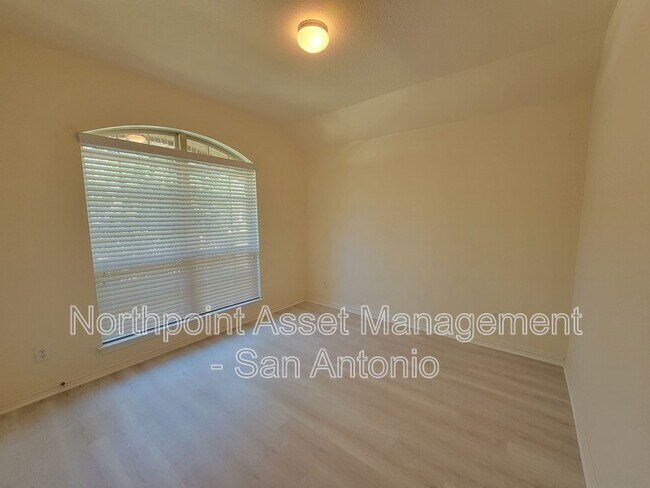 Foto del edificio - 15146 Stagehand Dr