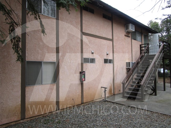 Building Photo - 1448 Warner St