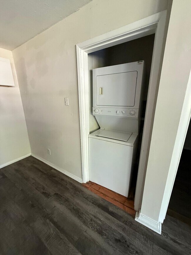 Foto del edificio - 323 Meadowbrook Ln