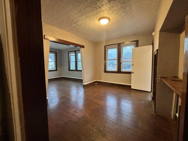 Foto del edificio - 2664 E 5th Ave