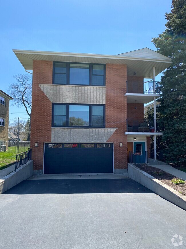 Apartments For Rent in Western Springs IL with Hardwood Floors 1