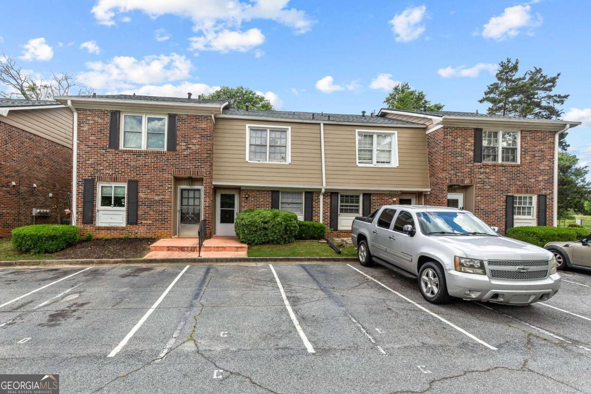 Primary Photo - 2030 Kings Gate Cir SW
