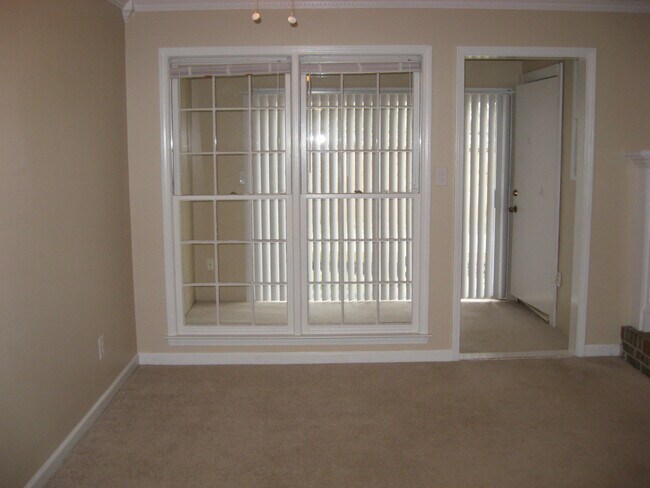 Building Photo - 4880 Jenny Drive