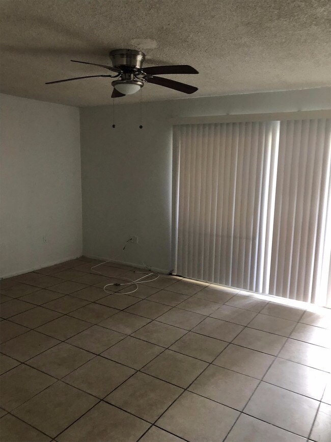 831 Sky Lake Cir, Orlando, FL 32809 Townhome Rentals in Orlando FL