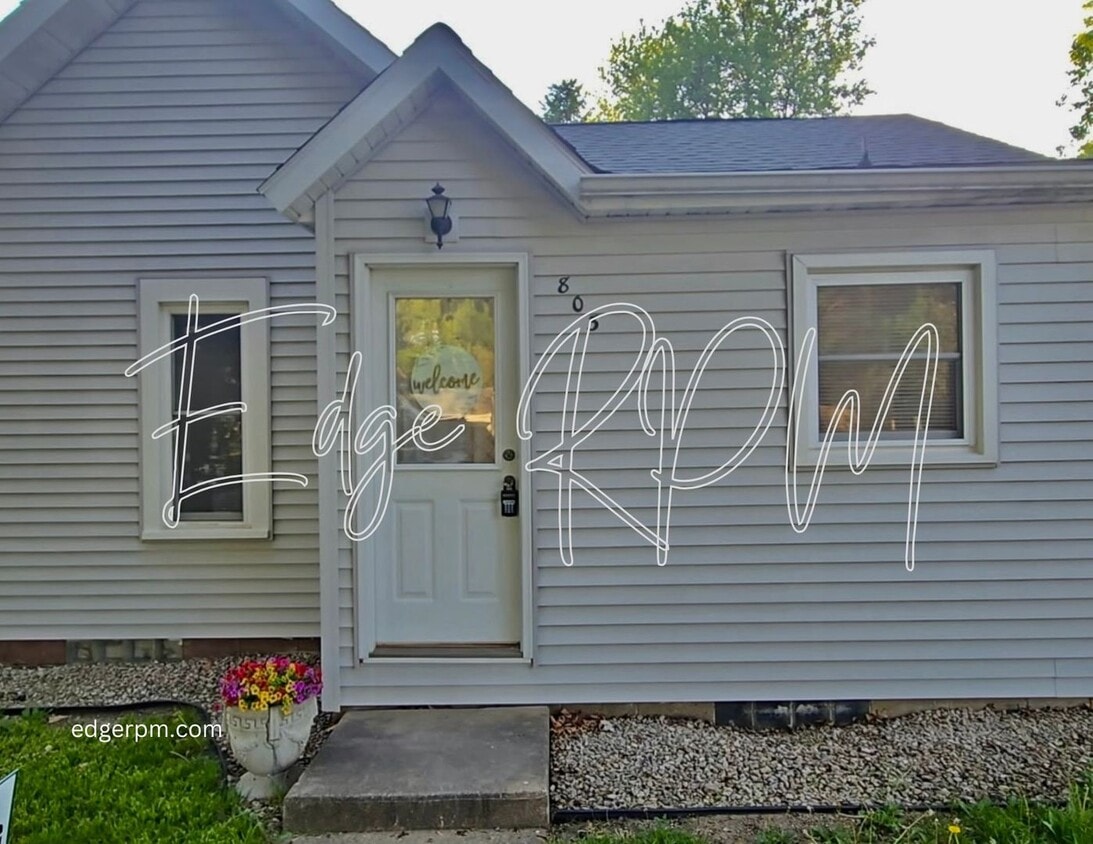 Primary Photo - Cozy 2 Bedroom Home with Modern Upgrades –...