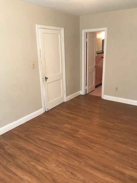 Building Photo - 943 Garden Ave