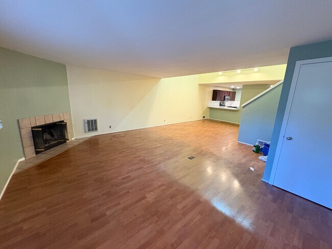 Foto del edificio - 2 Bed/2.5 Bath Townhome with Garage, Pool and Tennis Court