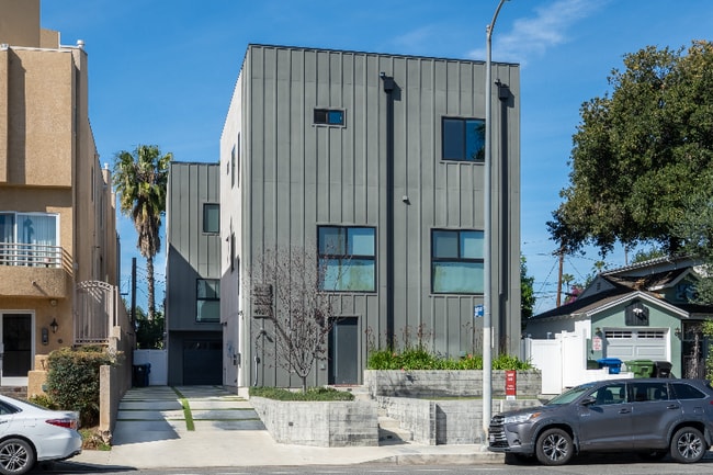 Building Photo - 4927 1/2 Kester Ave