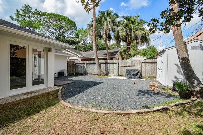 Building Photo - 9614 Val Verde St