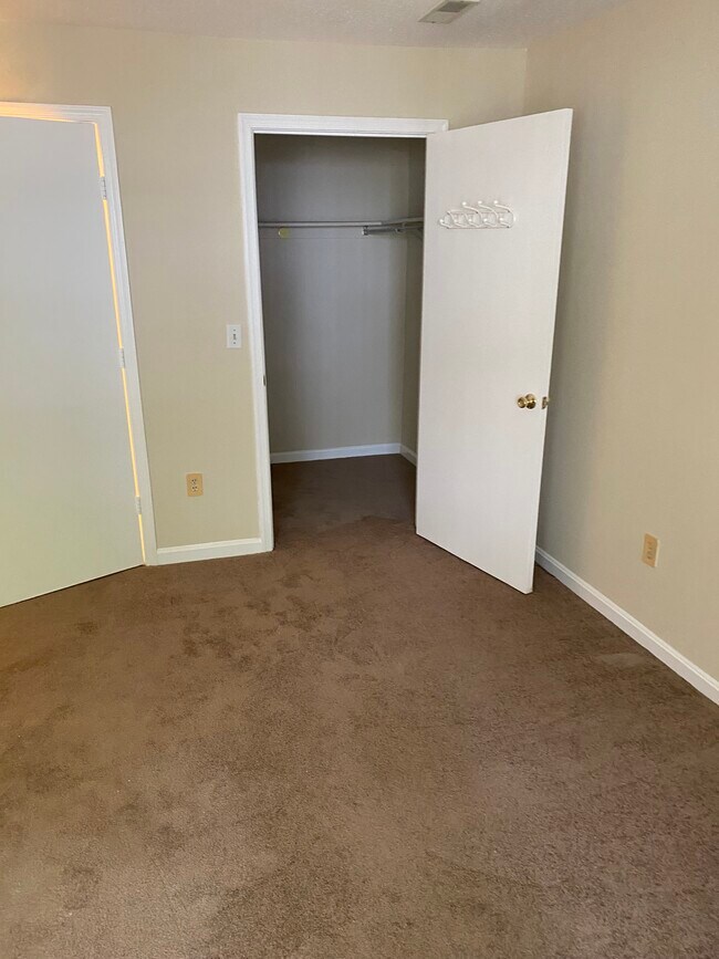 Foto del edificio - 2609 Camelback Ln
