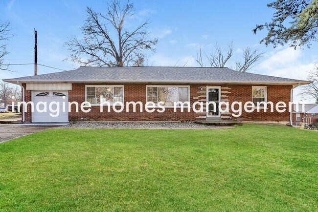 Building Photo - Beautiful 3 Bedroom and 1 Bath Brick Ranch...
