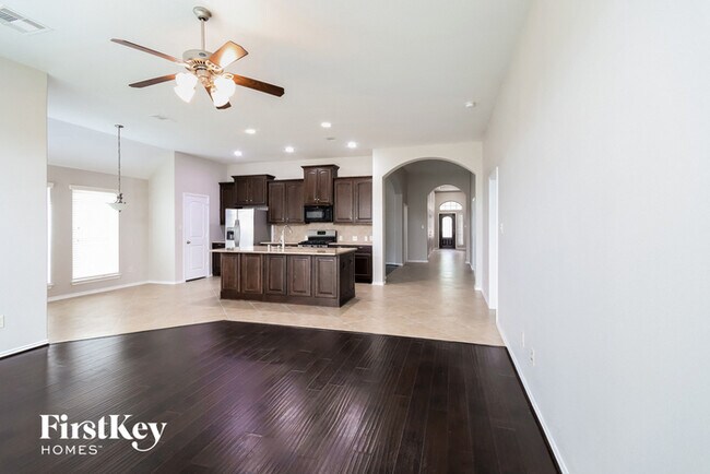Foto del edificio - 26122 Serenity Oaks Dr