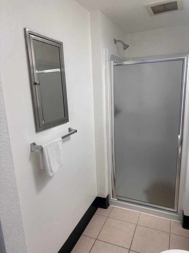 Foto del edificio - 16727 Monterey St