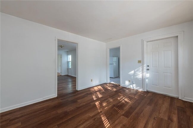 Building Photo - 1801 Oakmont Dr NW