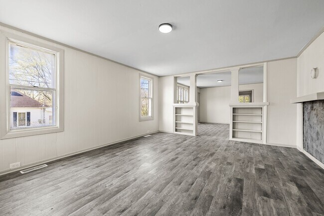 Building Photo - Three Bedroom Home Available Now! Brand Ne...
