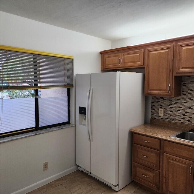 Building Photo - 342 Lakeview Dr