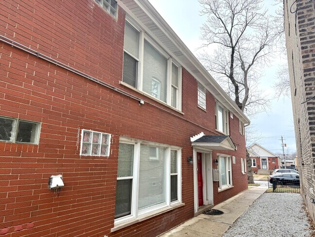 Building Photo - 11137 S Emerald Ave