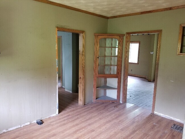 Building Photo - 186 Riverview Dr