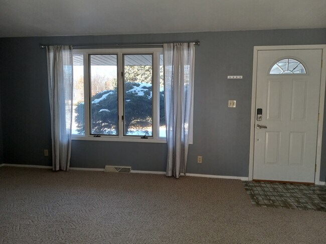 Living room - 3306 N Molleck Dr