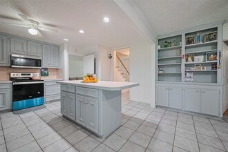 Building Photo - 13351 Oak Leaf Ln