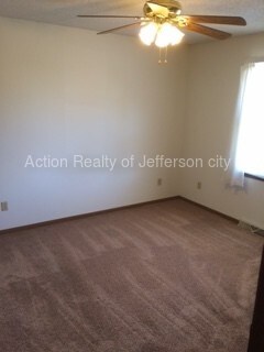 Building Photo - 2 bedroom, 2 bath, 2 car garage unit
