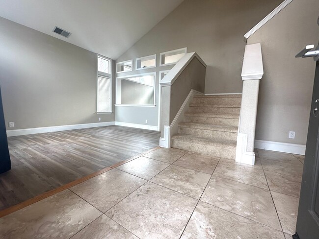 Building Photo - Gorgeous 3 Bed, 2.5 on Corner Lot