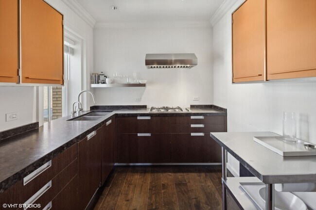 Foto del edificio - 3400 N Lake Shore Dr