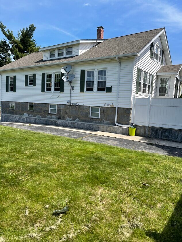 Building Photo - 97 Elliot Ave