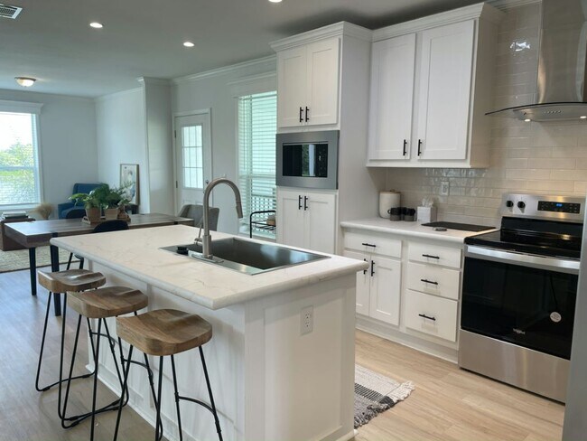 Foto del edificio - 4930 Coopers Hawk Pl
