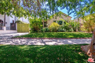 Building Photo - 517 N Poinsettia Pl