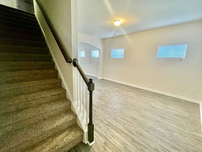 Foto del edificio - Luxurious 2 story 3 bedroom 2.5 bath townhomes. Located in Salisbury.