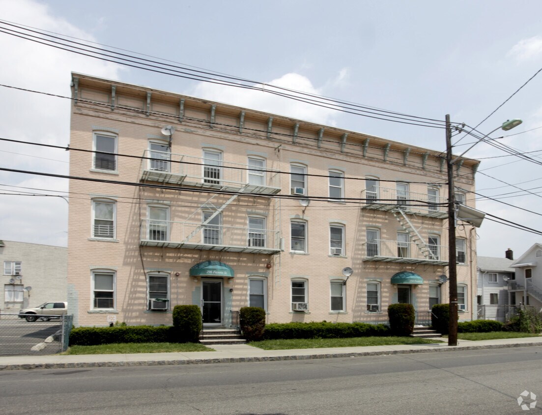 Foto principal - 294-296 Fayette St