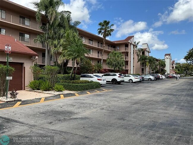 Foto del edificio - 7341 Amberly Ln