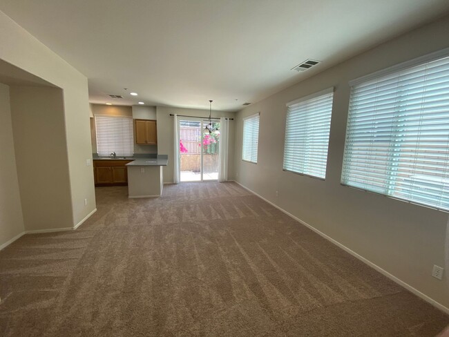 Building Photo - 2 bedroom condo in Murrieta