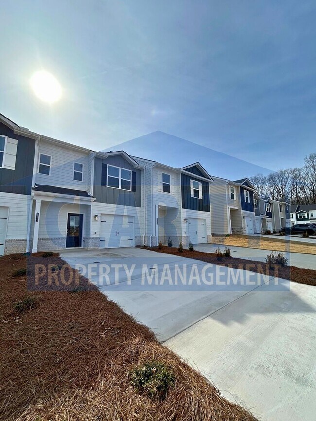 Foto del edificio - Newly built three bedroom townhome!