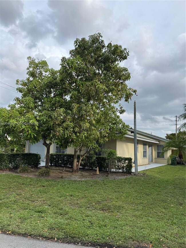 Building Photo - 1340 SW 122nd Way