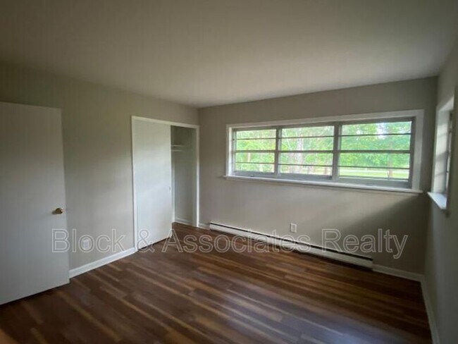 Foto del edificio - 405 N Main St