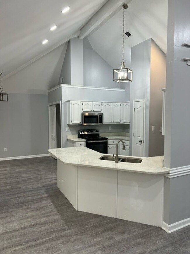 Foto del edificio - 2250 Greencliff Dr