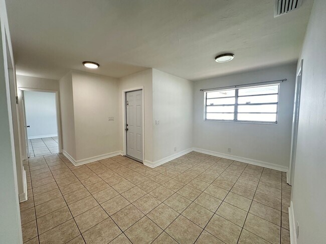 Building Photo - Remolded 3 Bed 2 Bath Single Family Home! ...