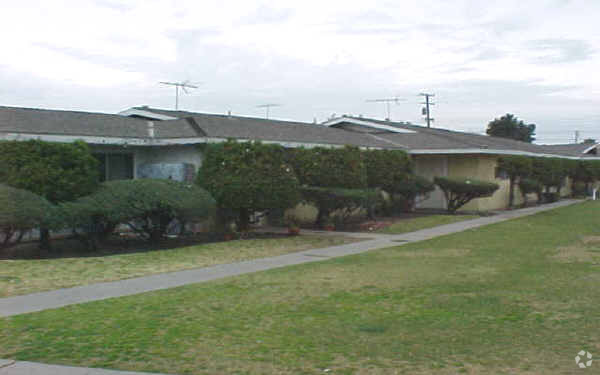 Building Photo - 3049 W Coolidge Ave