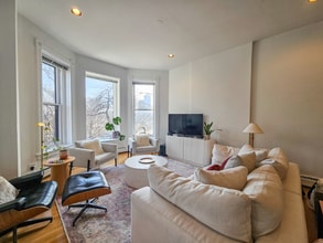 Building Photo - 1808 N Clark St