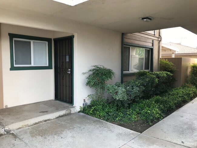 Quiet corner unit - 9460 Artesia Blvd