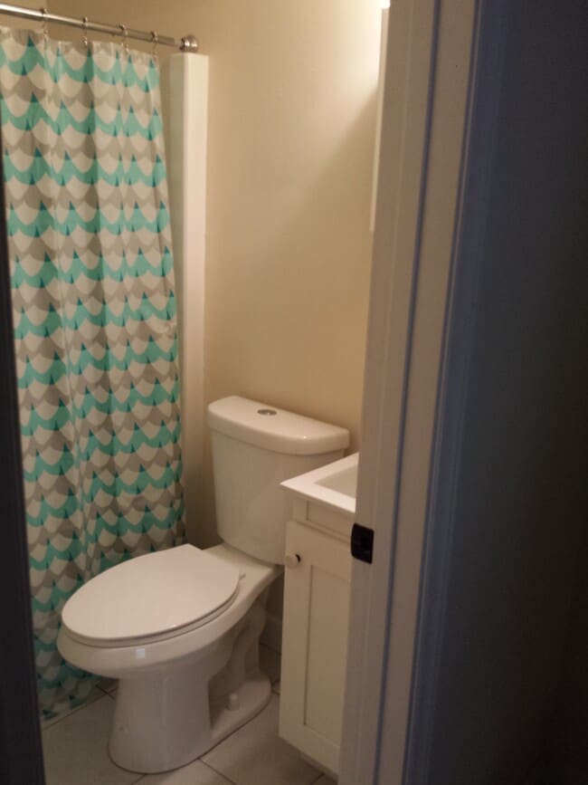 bathroom with tub/shower - 536 Green St