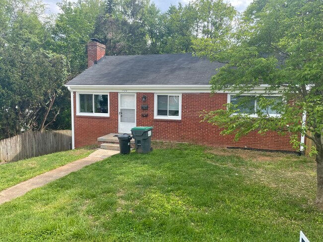 Foto del edificio - 1122 Forest Hills Ave