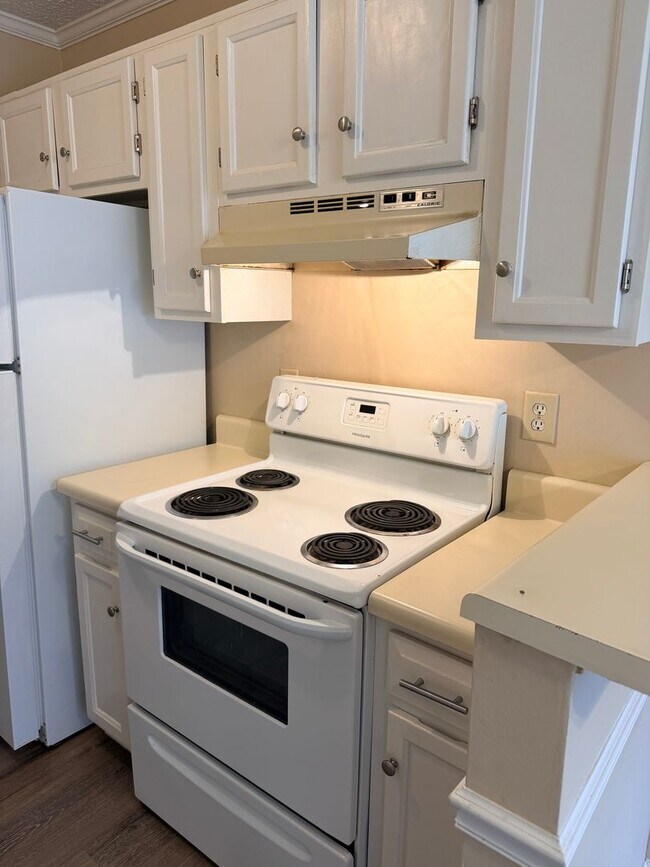 Foto del edificio - Charming Townhouse in East Cobb!