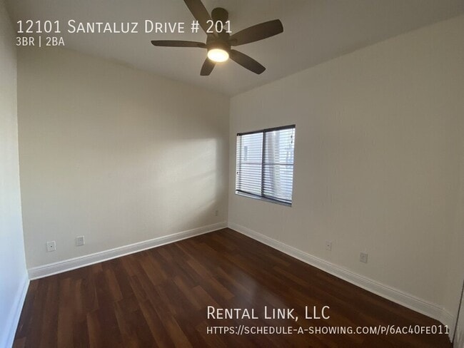 Building Photo - 12101 Santaluz Dr