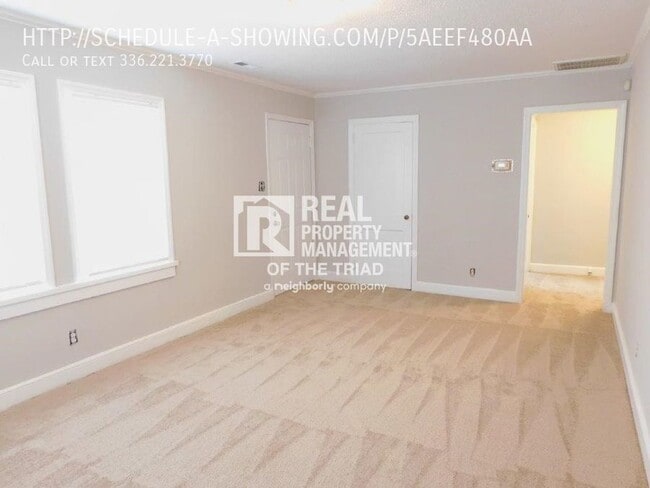 Building Photo - **MOVE IN SPECIAL!!** Cozy 2BD 1BA with ne...