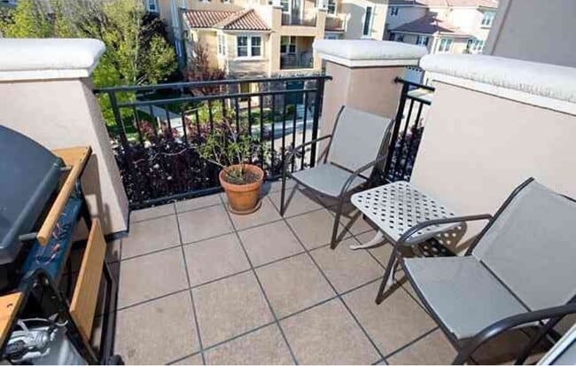 Building Photo - The Courtyards at Dublin Ranch Stunning Townhouse 3BD/2.5BA Spacious Floor Plan